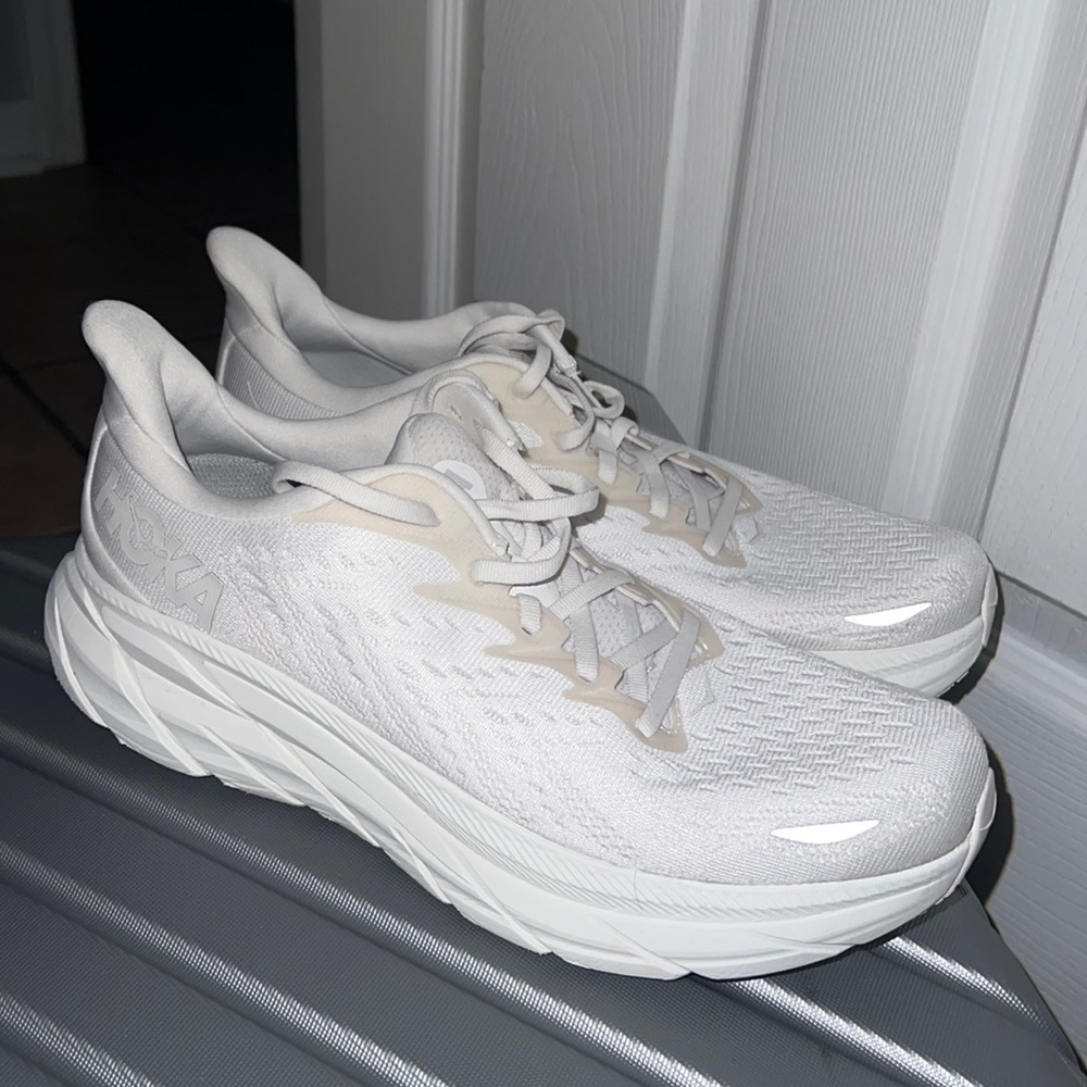 Hoka Clifton 8 Running Shoes LIKE NEW